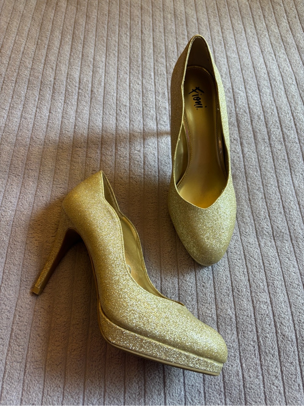 Fioni Gold Glitter Pointed Toe Pump Heels Size 8